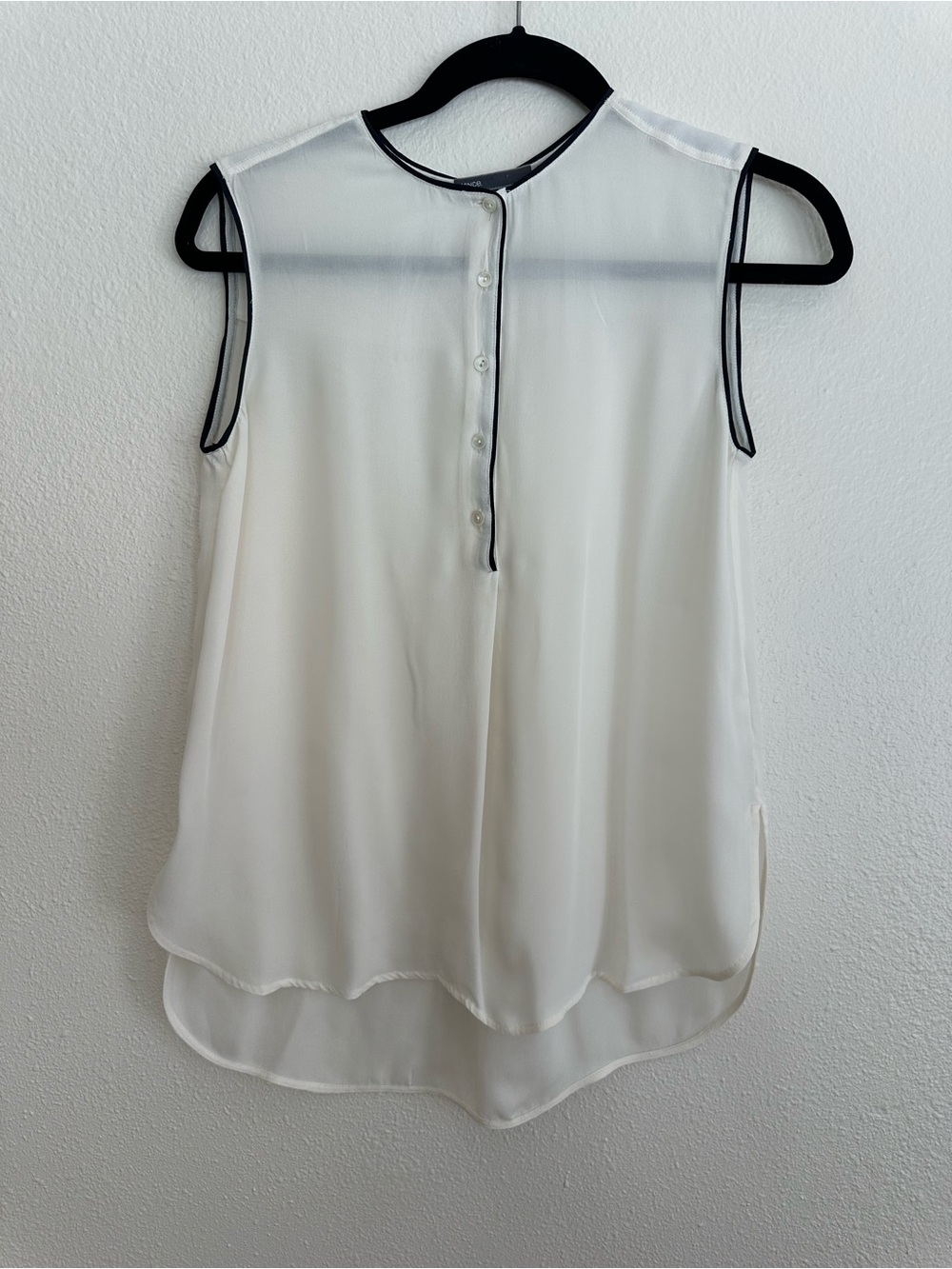 Vince Off White 100% Silk Sleeveless Blouse with Black Piping Size Small
